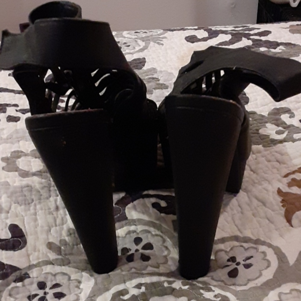 Open toe heels - Picture 3 of 3